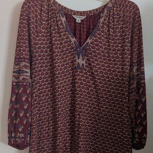 Lucky Brand soft cotton with V neck and high low hem size small.